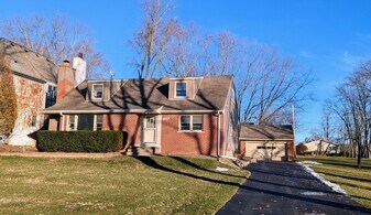 917 S Summit St in Barrington, IL - Building Photo