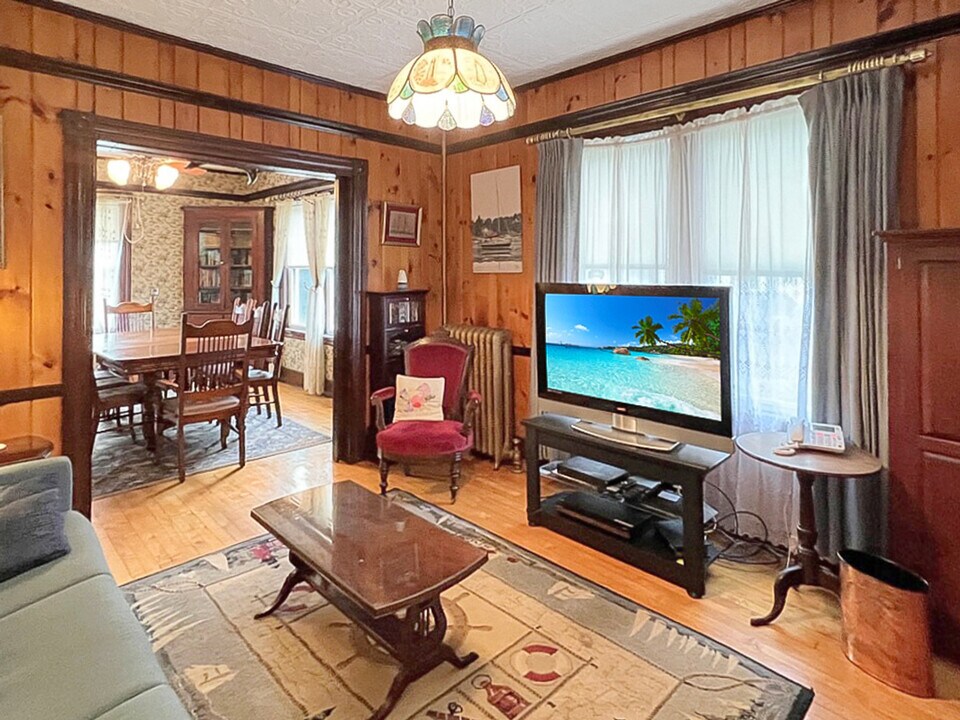 32 Main St in York, ME - Building Photo