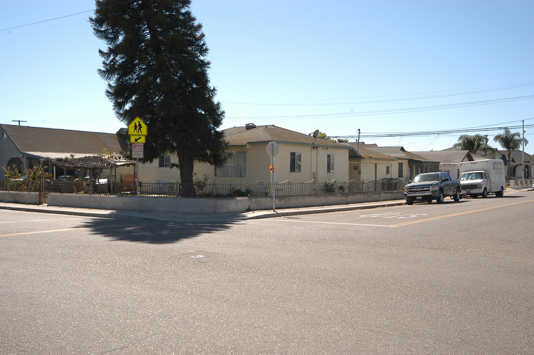 107 S. Juanita/924 E. Fir in Oxnard, CA - Foto de edificio