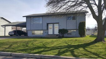 1306-1308 N Stout Rd in Spokane Valley, WA - Building Photo