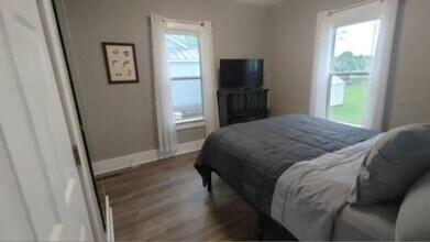 2613 Commerce Blvd in Mound, MN - Foto de edificio - Building Photo