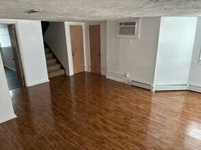 523 E Chestnut St, Unit Large place to call home in Bloomington, IL - Building Photo - Building Photo