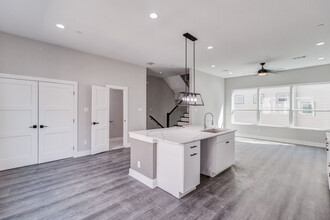 5810 Hudson st in Dallas, TX - Building Photo - Interior Photo