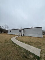 155 Geerts St in Trinity, TX - Building Photo