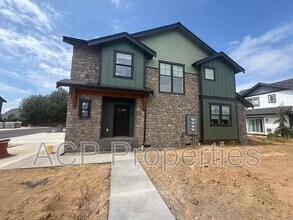 2201 DeJong Dr in Lynden, WA - Foto de edificio - Building Photo