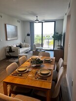 670 W 74th Pl, Unit B1 in Hialeah, FL - Building Photo
