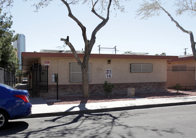 Cleveland Gardens Apartments in Las Vegas, NV - Foto de edificio - Building Photo