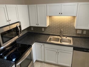 7501 W 101st St, Unit 115 in Minneapolis, MN - Building Photo - Building Photo
