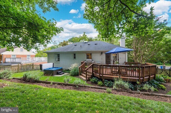 129 Fort Williams Pkwy in Alexandria, VA - Building Photo - Building Photo