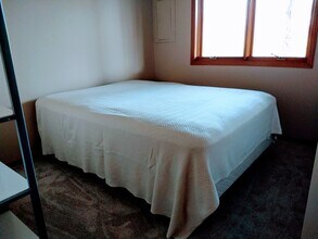 12536 Parkwood Dr in Burnsville, MN - Foto de edificio - Building Photo