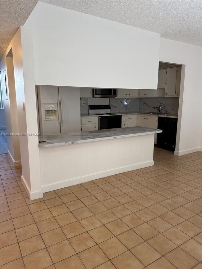 20441 NE 30th Ave in Aventura, FL - Building Photo - Building Photo