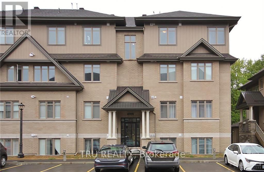 1020 Beryl Private in Ottawa, ON - Building Photo