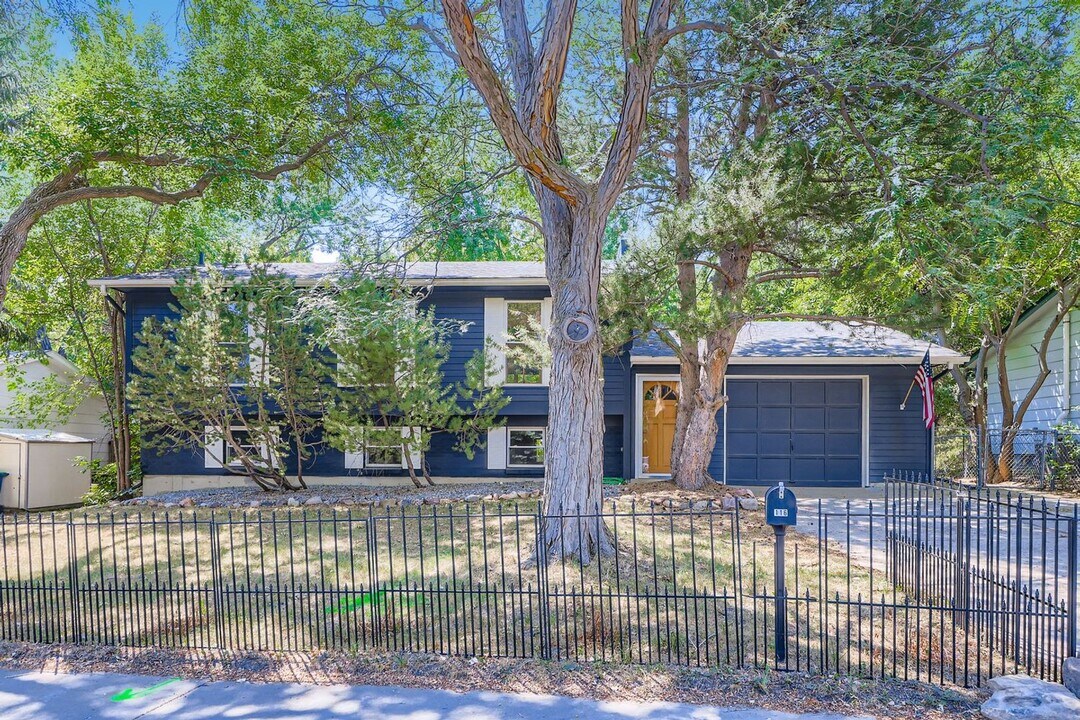 116 Monarch St in Louisville, CO - Building Photo