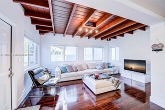 2190 NE 169th St in North Miami Beach, FL - Building Photo - Building Photo