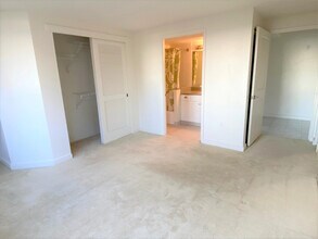 343 Hobron Ln in Honolulu, HI - Building Photo - Building Photo