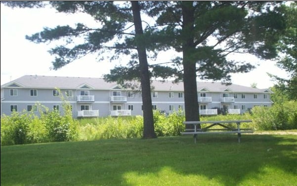 Sunnyside Estates Apartments in Cadillac, MI - Foto de edificio