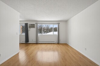 2740 Rosalyn Ct in New Hope, MN - Building Photo - Building Photo