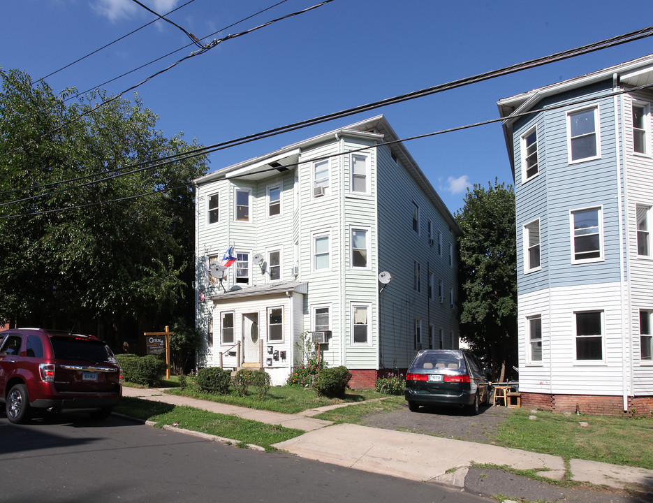 99 Gold St in New Britain, CT - Building Photo