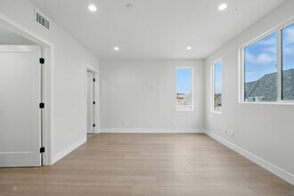 8234 Blackburn Ave in Los Angeles, CA - Foto de edificio - Building Photo