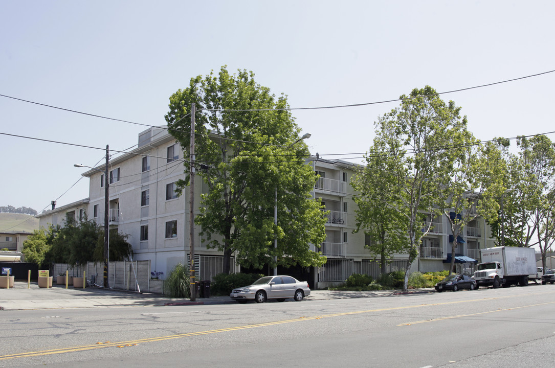 Balcourt Plaza in San Leandro, CA - Building Photo