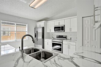 2421 SW 103rd Way in Miramar, FL - Building Photo - Building Photo