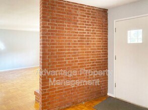 5230 NE Laurel Dr in Adair Village, OR - Building Photo - Building Photo