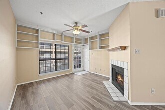 4800 W Lovers Ln in Dallas, TX - Foto de edificio - Building Photo