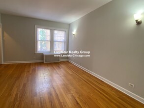 2043 W Berwyn Ave, Unit 2 in Chicago, IL - Foto de edificio - Building Photo