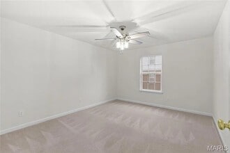 10200 Spring Creek Ln in O'Fallon, MO - Foto de edificio - Building Photo