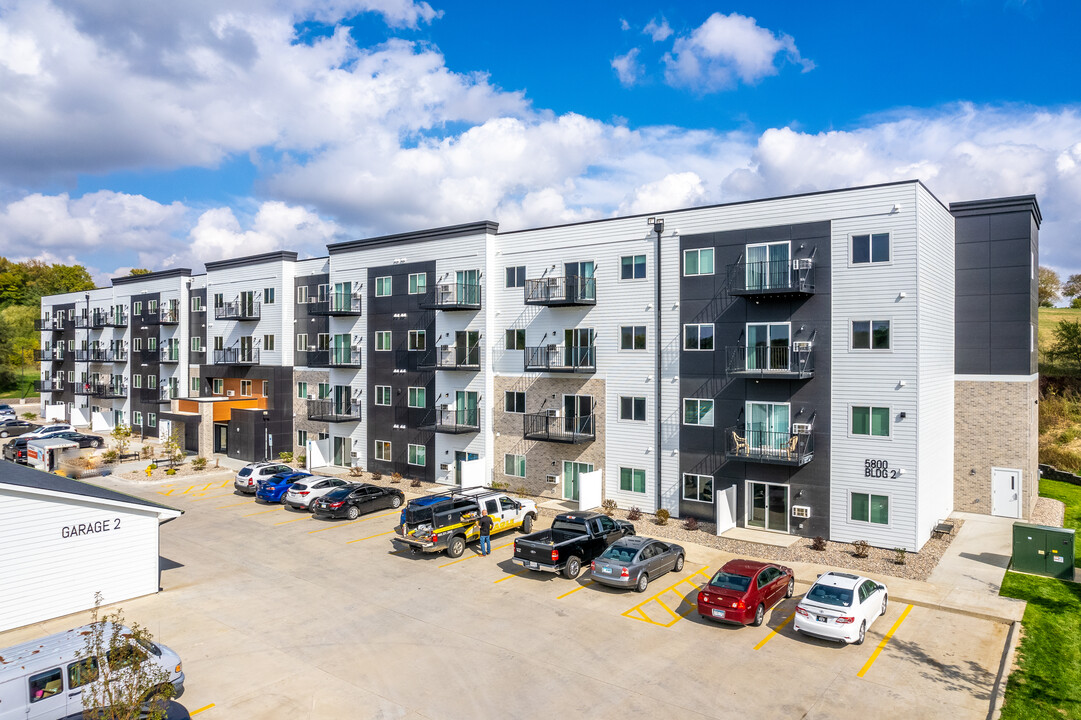 District 42 Apartments & Townhomes in Sioux City, IA - Building Photo