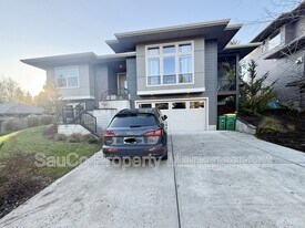 52327 Ashley Ct in Scappoose, OR - Building Photo