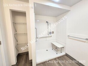 124 Kathleen Dr in New Brighton, PA - Foto de edificio - Building Photo