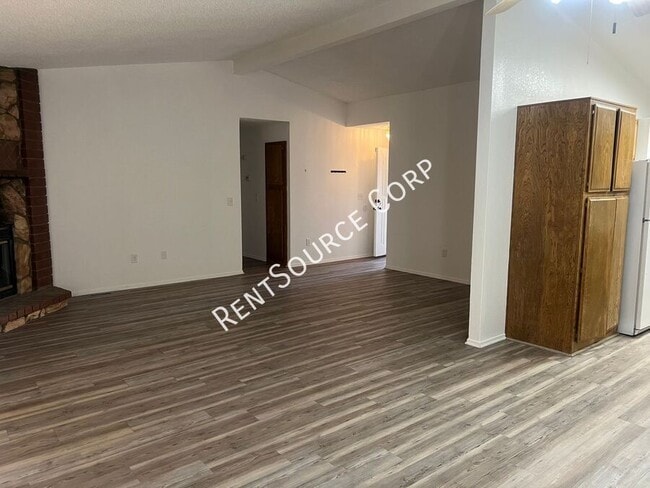 14229 Winchester Dr in Mojave, CA - Building Photo - Building Photo