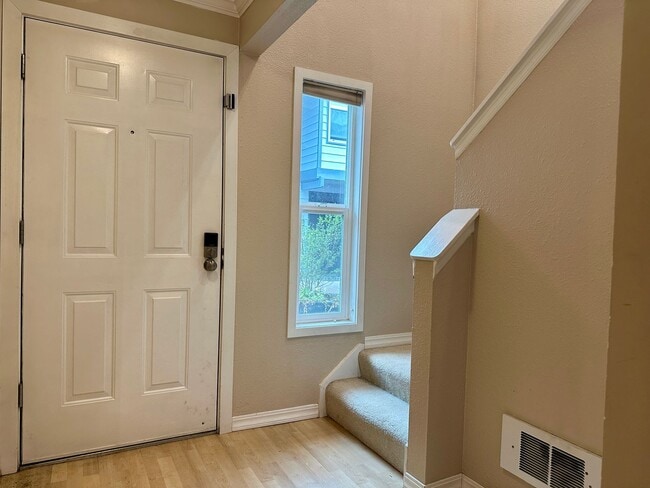 10015 NE 12th St in Bellevue, WA - Building Photo - Building Photo