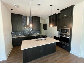 137 Limestone Dr in Georgetown, TX - Foto de edificio - Building Photo
