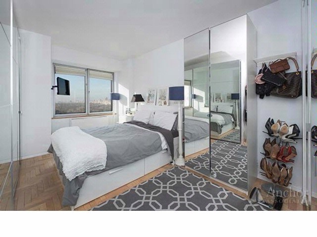 301 W 57th St in New York, NY - Building Photo - Building Photo