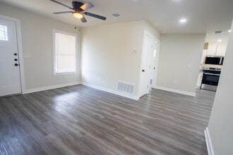 139 Wichita Ct in San Antonio, TX - Foto de edificio - Building Photo