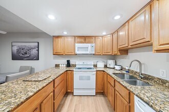 1802 18th Ln in Palm Beach Gardens, FL - Building Photo - Building Photo