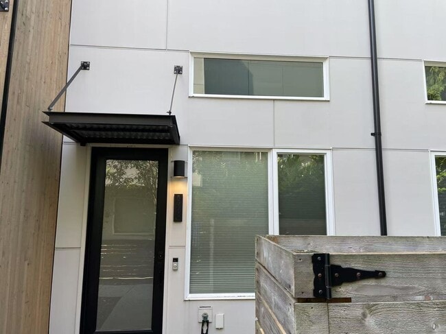 8553 Interlake Ave N in Seattle, WA - Building Photo - Building Photo