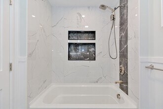 64 Crescent St, Unit 2 in Swampscott, MA - Building Photo - Building Photo