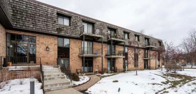 property at 5 Oak Creek Dr