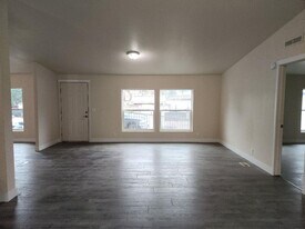 30160 Santiam Hwy in Lebanon, OR - Building Photo