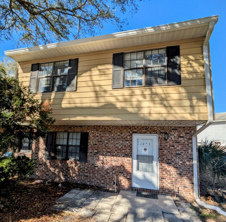 1404 Kettering Way in Orange Park, FL - Building Photo