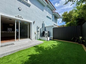 11667 NE 18th Dr in North Miami, FL - Building Photo - Building Photo