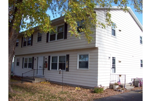 1820-2016 Grove St in Oshkosh, WI - Foto de edificio - Building Photo