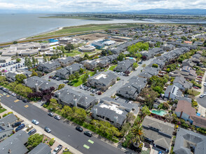 Marina Green in Foster City, CA - Foto de edificio - Building Photo