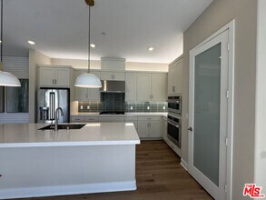 406 Clipper in Irvine, CA - Building Photo - Building Photo