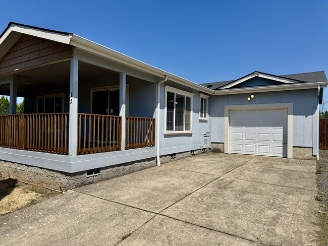 property at 1015 Oak St