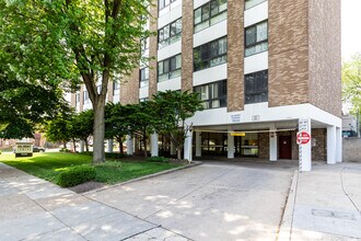 Valmont Towers in Philadelphia, PA - Building Photo - Building Photo