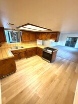 106 Cecil Ave in Delano, CA - Building Photo